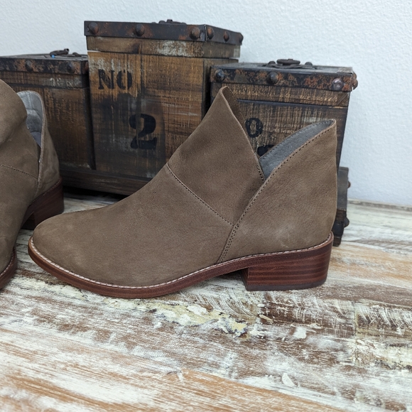 NWOT Eileen Fisher Suede Bootie Brown Size 8.5 - Picture 4 of 9